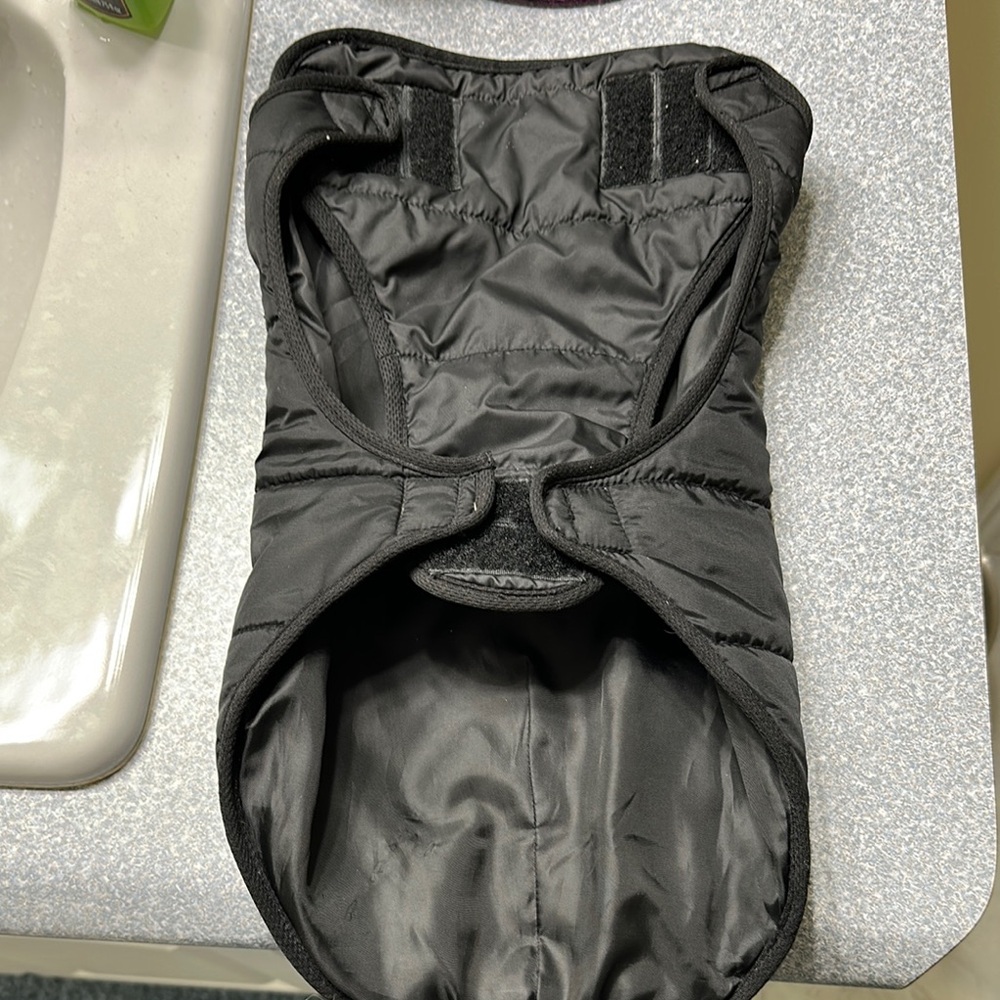 Roots Black Quilted Dog Vest with Water-Resistant Fabric - Picture 3 of 3